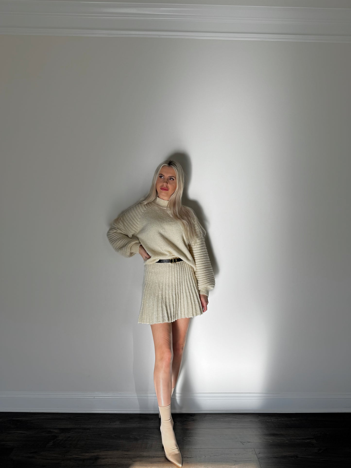 GABRIELLE SWEATER AND  MINI SKIRT SET IN CREAM